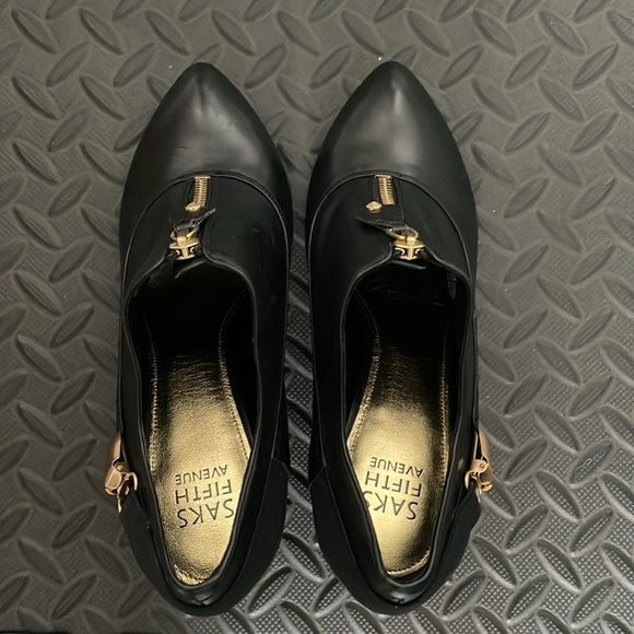 Saks Fifth Avenue black leather booties - size 8M - Picture 5 of 5